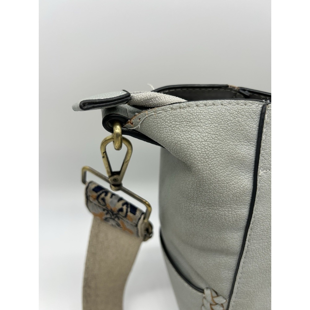 Jen & Co Penny Vegan Leather Bucket Bag Crossbody Guitar Strap - Picture 4 of 15